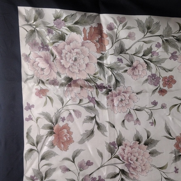 Pierre Cardin 💯% Silk Floral Print Luxury Scarf – 30x30-In Women’s Accessories - Picture 7 of 13